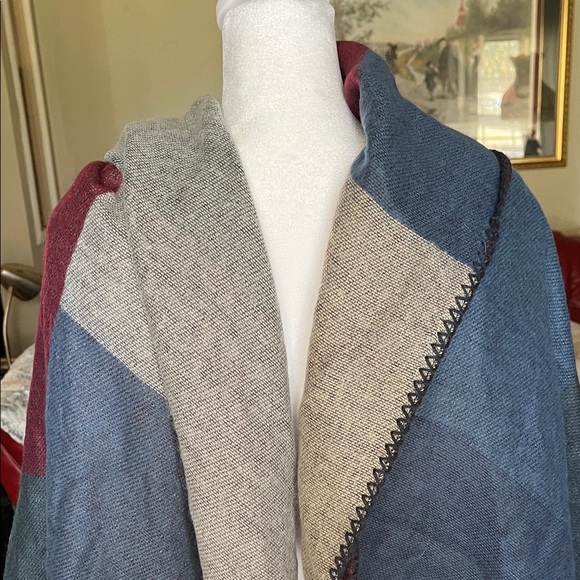 Color Block Poncho - Picture 7 of 9